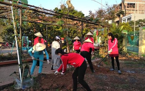 Buổi  lao động cải tạo vườn trường của trường mầm non Ánh Sao